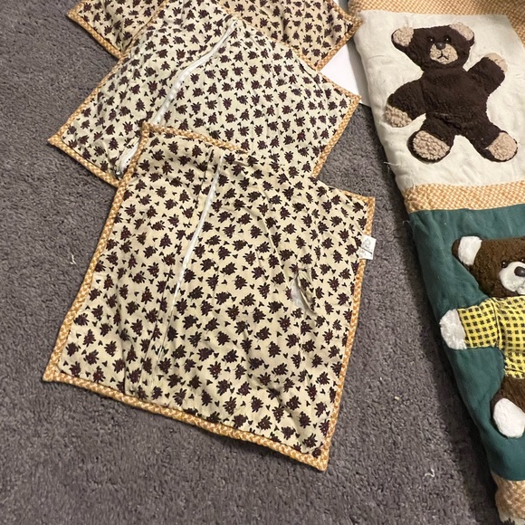 Teddy Bear Quilt & 3 Matching Shams - Picture 3 of 6